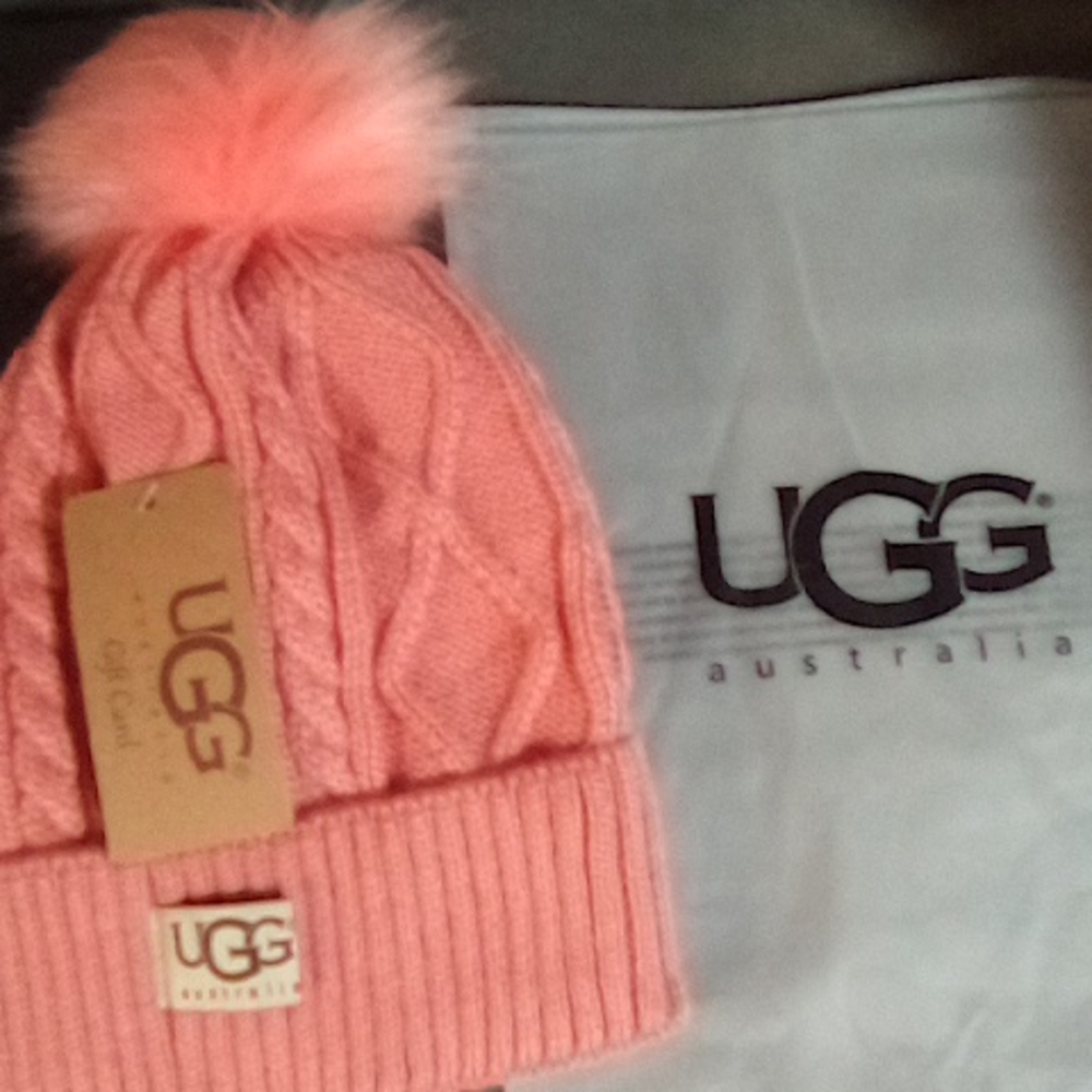UGG pom pom beanie